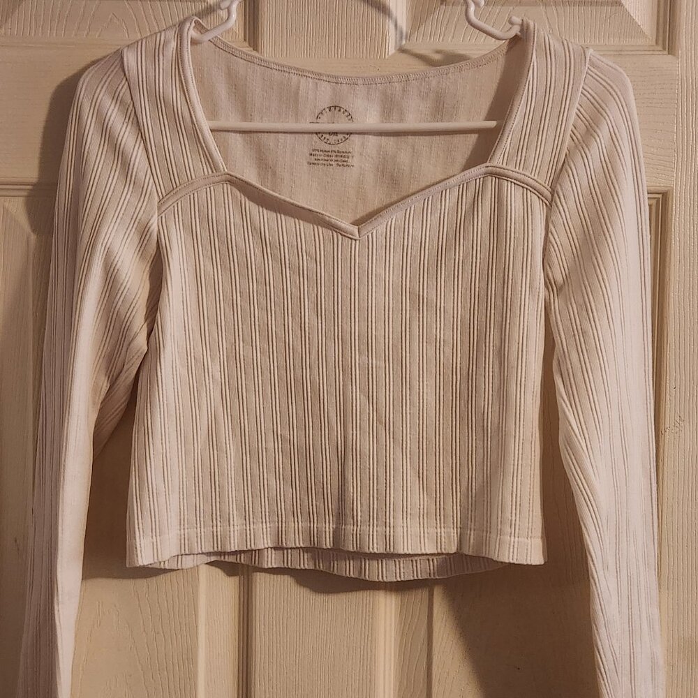 Ribbed Long Sleeve Sweetheart Neck Crop Top in Cream/Off-White